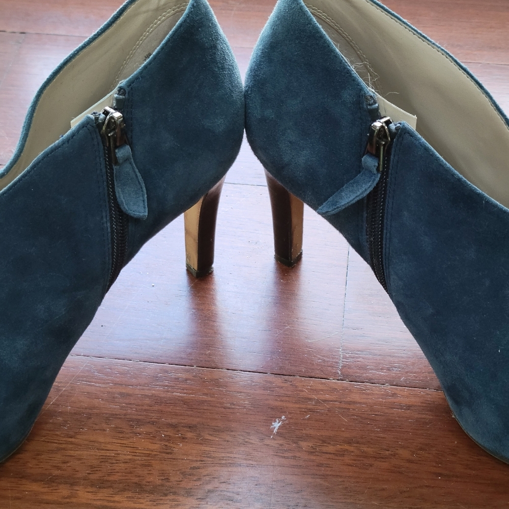 Shoes - Picture 2 of 3